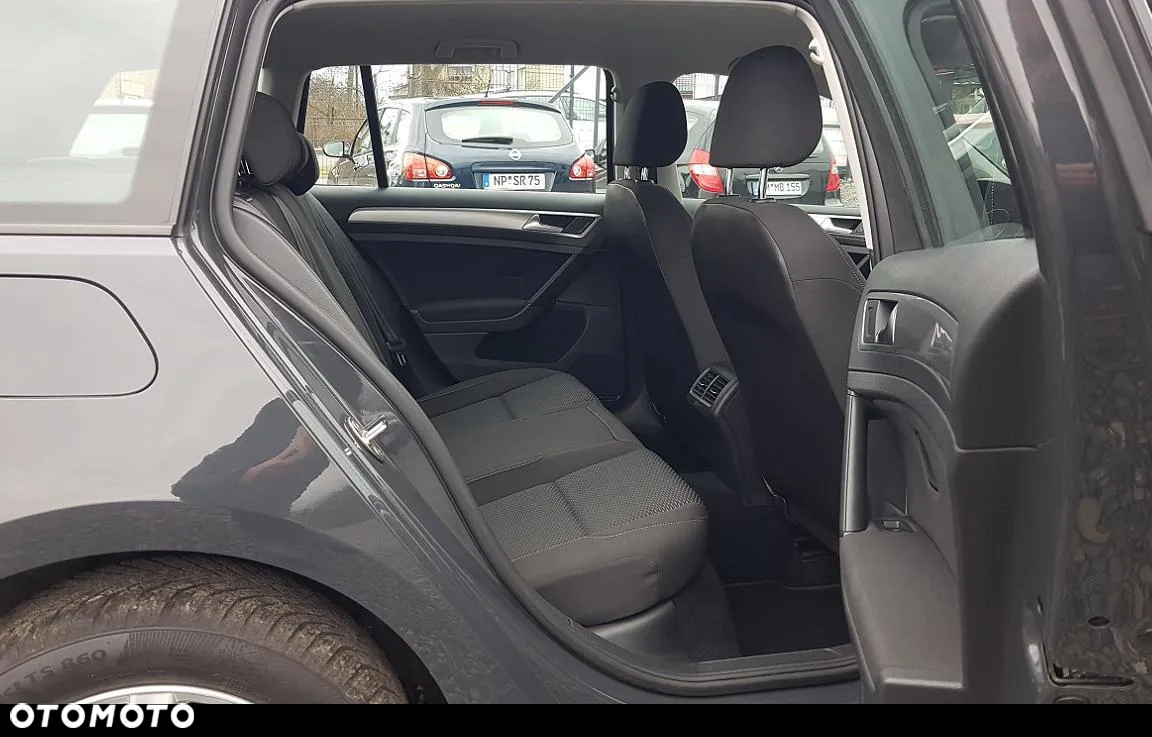 Volkswagen Golf - 28