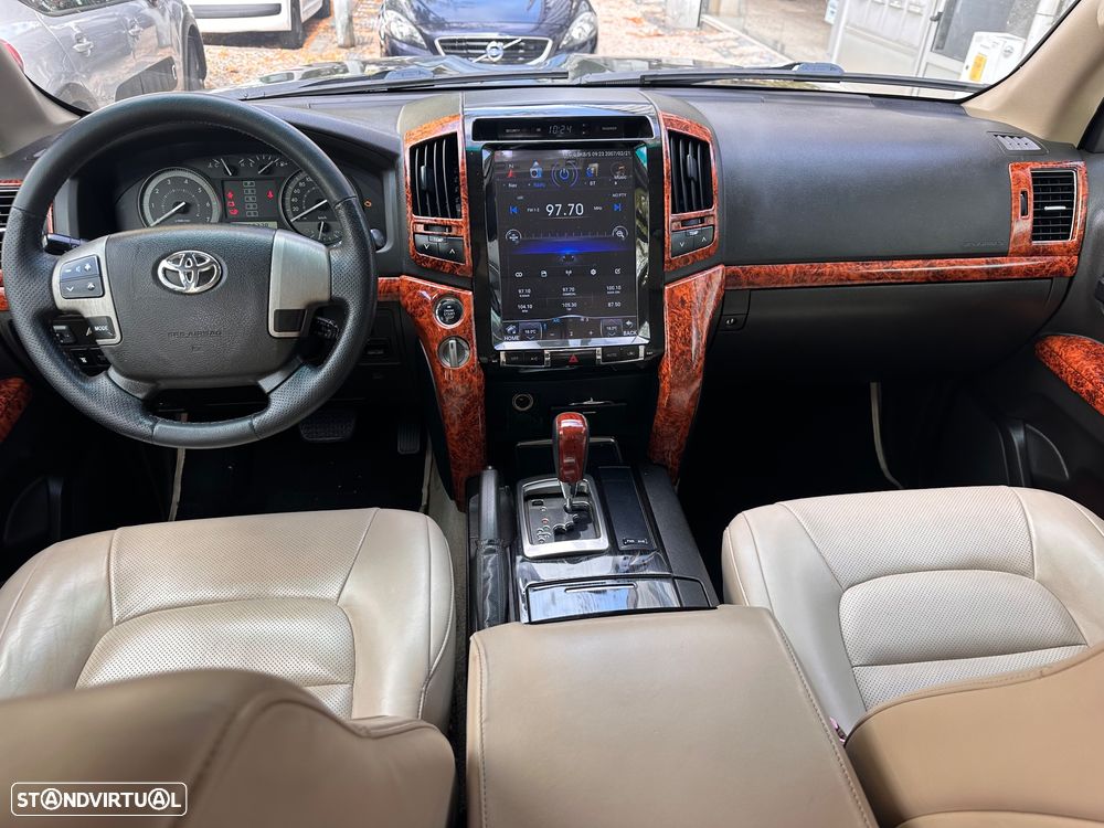 Toyota Land Cruiser Executive - 11