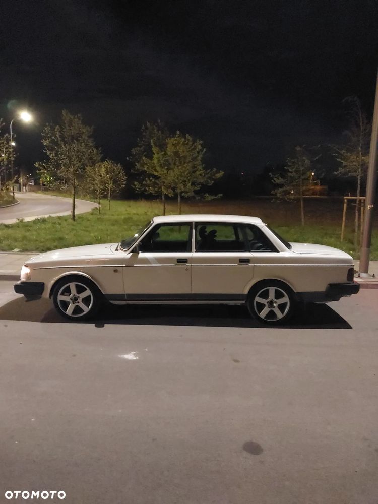 Volvo Seria 200 - 4