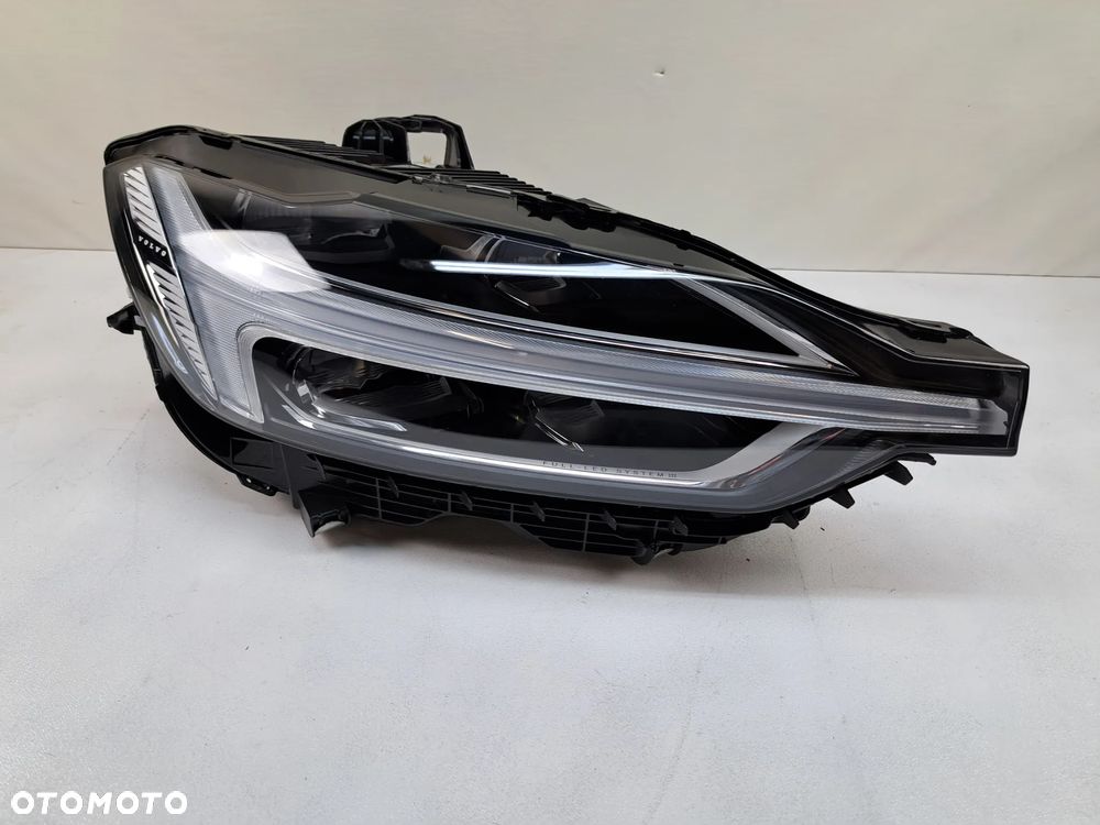 VOLVO XC60 II LAMPA PRAWA PRZÓD FULL LED 31656615 - 1