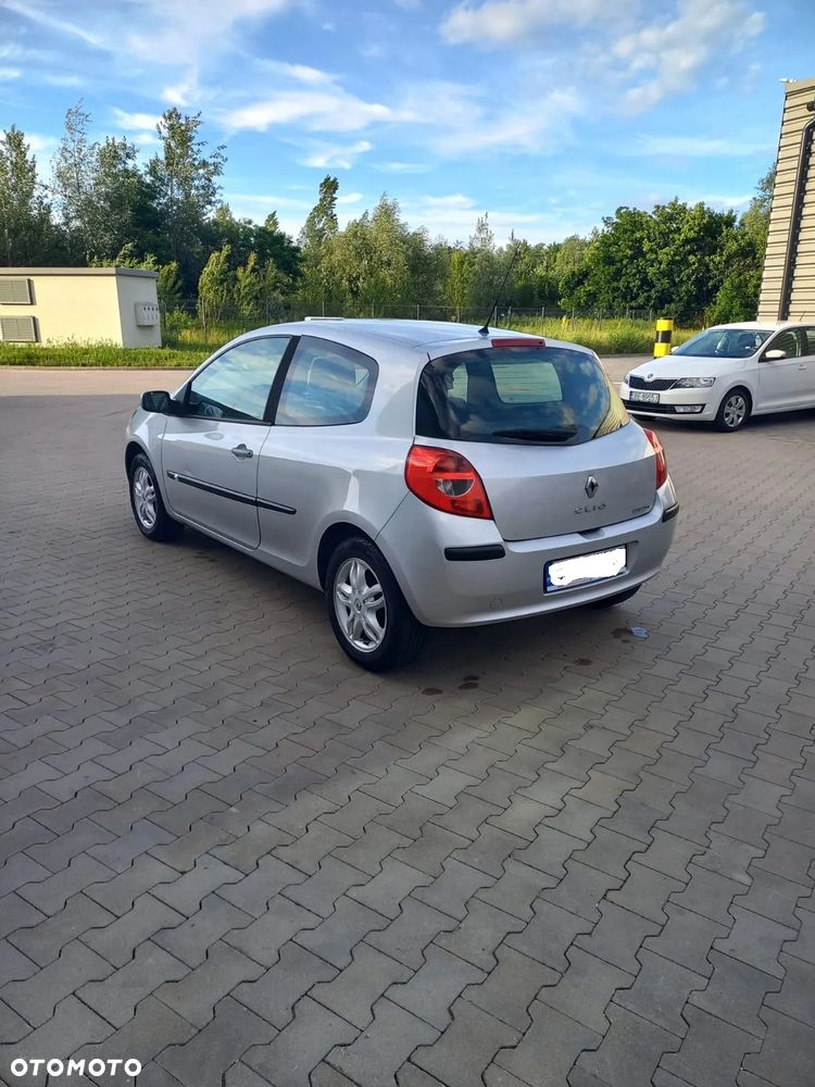 Renault Clio - 8
