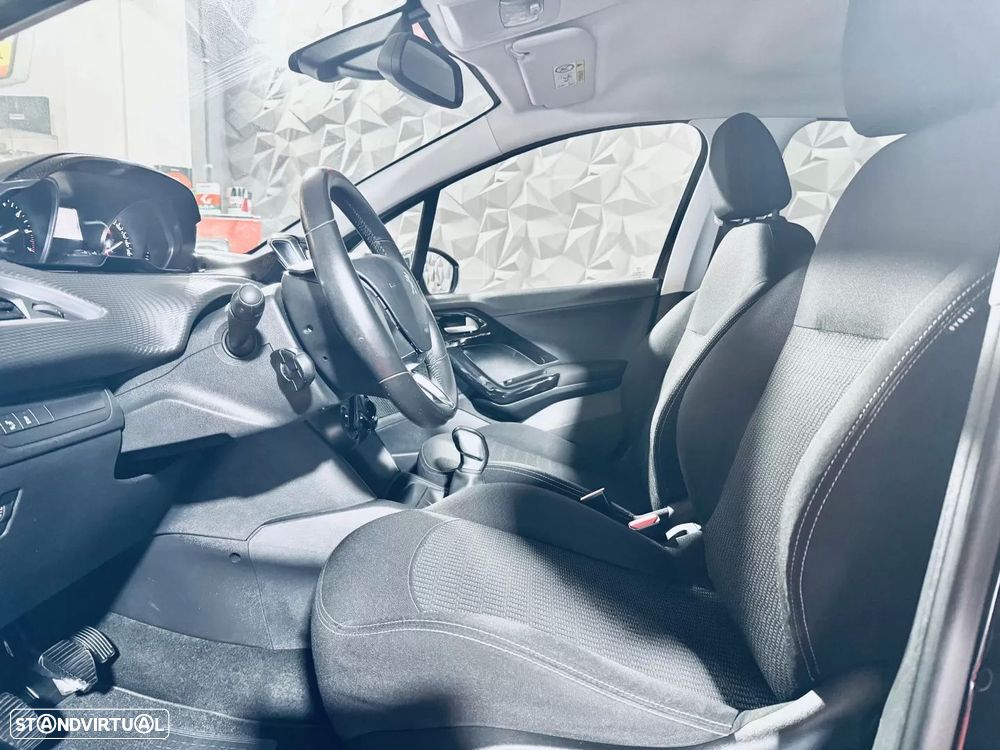 Peugeot 208 1.2 PureTech Style - 31