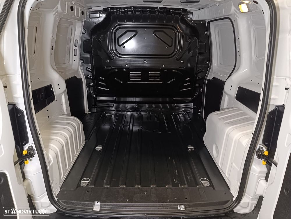 Fiat Fiorino 1.3 M-jet Adventure - 10