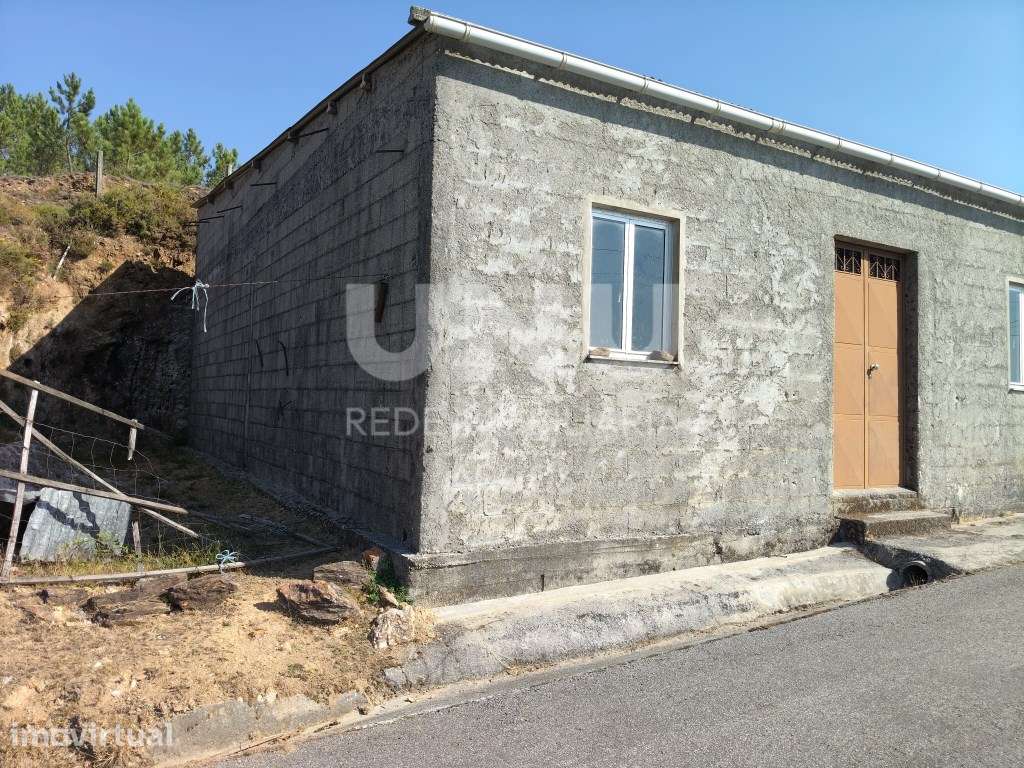 Terreno com garagem - Grande imagem: 2/10