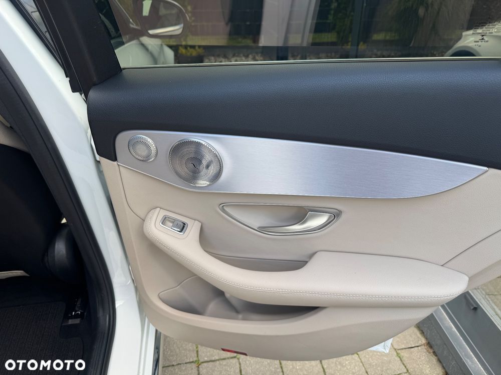 Mercedes-Benz Klasa C 220 d 4Matic 9G-TRONIC Avantgarde - 26