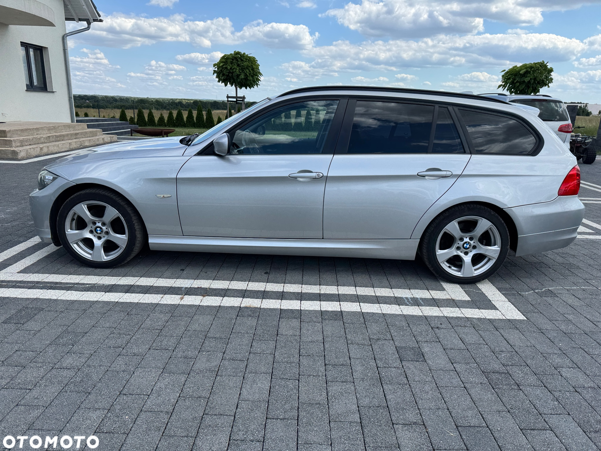 BMW Seria 3 318d DPF Touring Edition Exclusive - 14