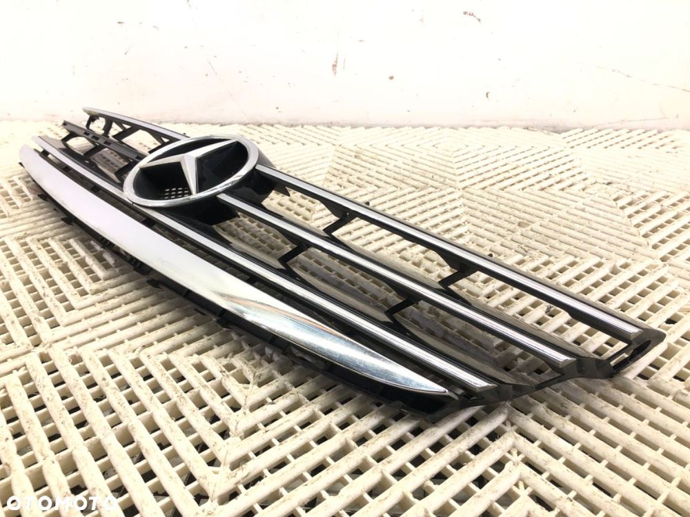 ATRAPA GRILL  MERCEDES-BENZ KLASA A (W169) 2004 - 2012 A 180 CDI (169.007, 169.307) 80 kW [109 KM] - 3