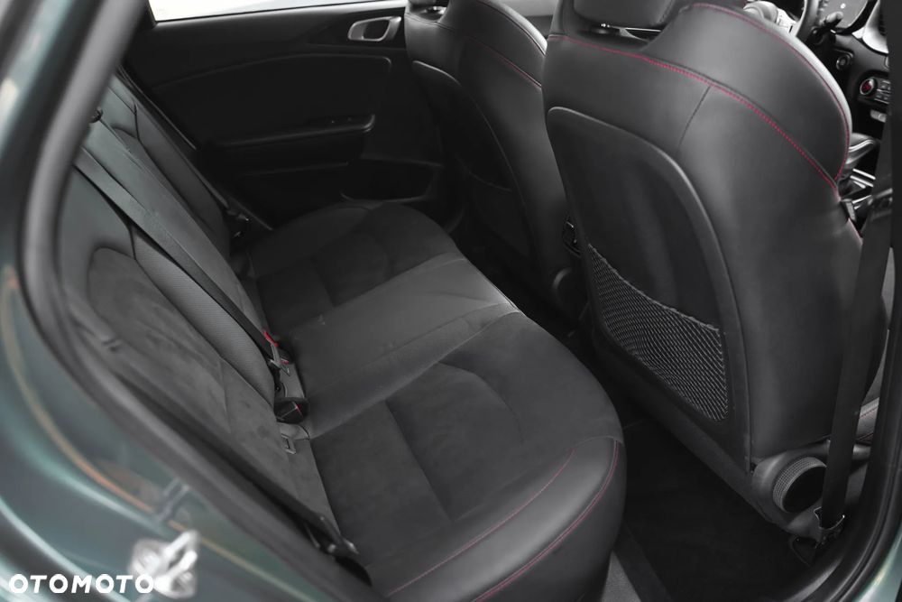 Kia ProCeed 1.6 T-GDI GT DCT - 27