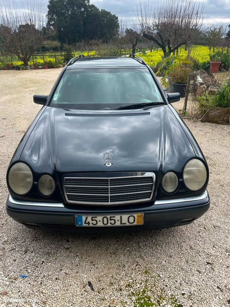 Mercedes-Benz E 300 TD Classic - 3