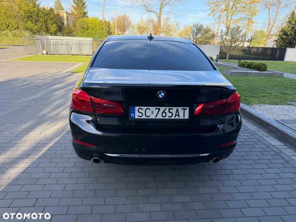 BMW Seria 5 530d xDrive Sport-Aut Luxury Line - 7
