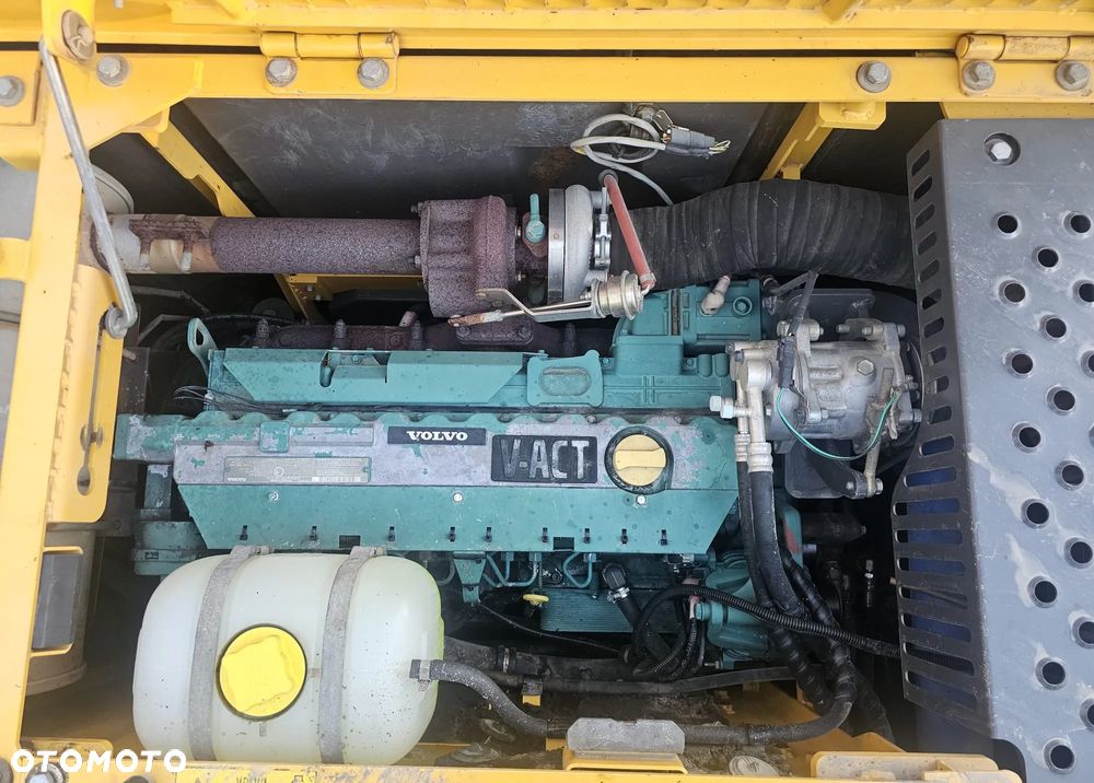 Volvo ECR235CL - 17