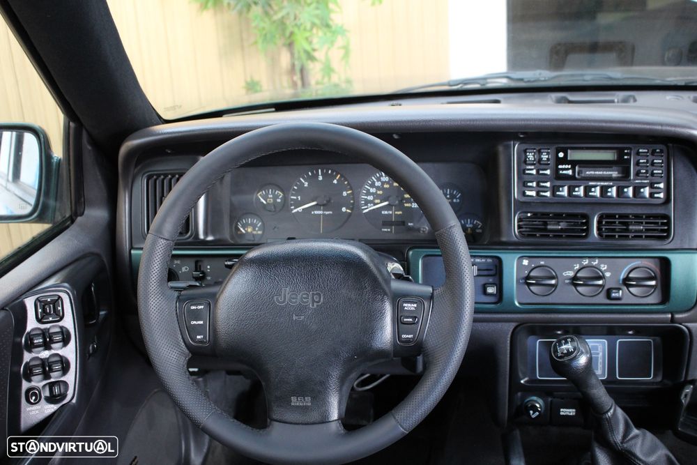 Jeep Grand Cherokee 2.5 TD Laredo - 36