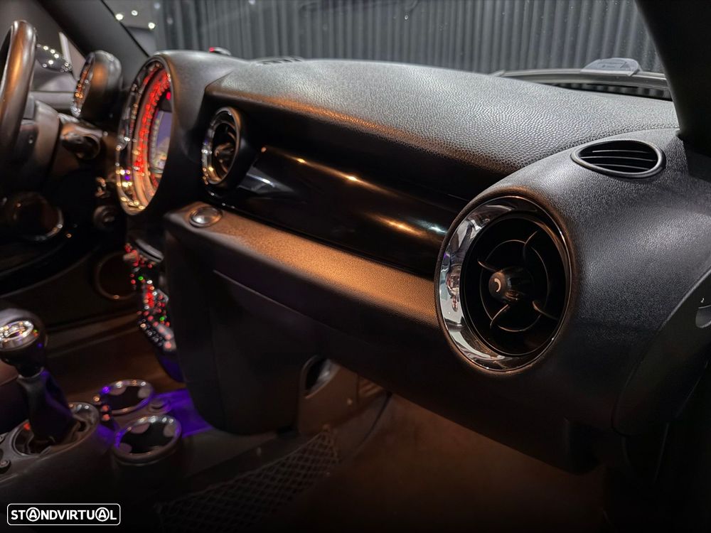 MINI 3 Portas Cooper D - 32