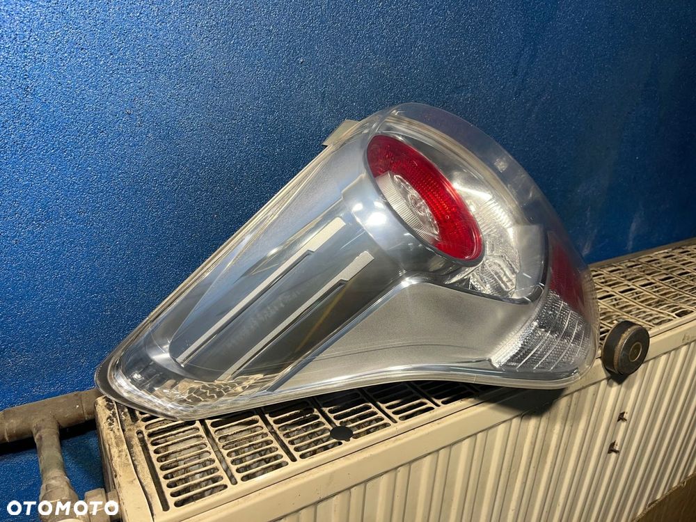 Lampa lewa tylna TOYOTA VERSO LIFT - 2