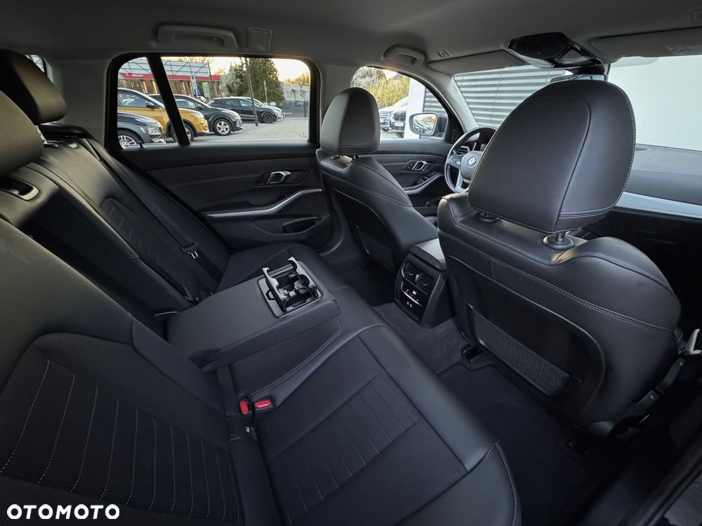 BMW Seria 3 320d xDrive MHEV Advantage - 32