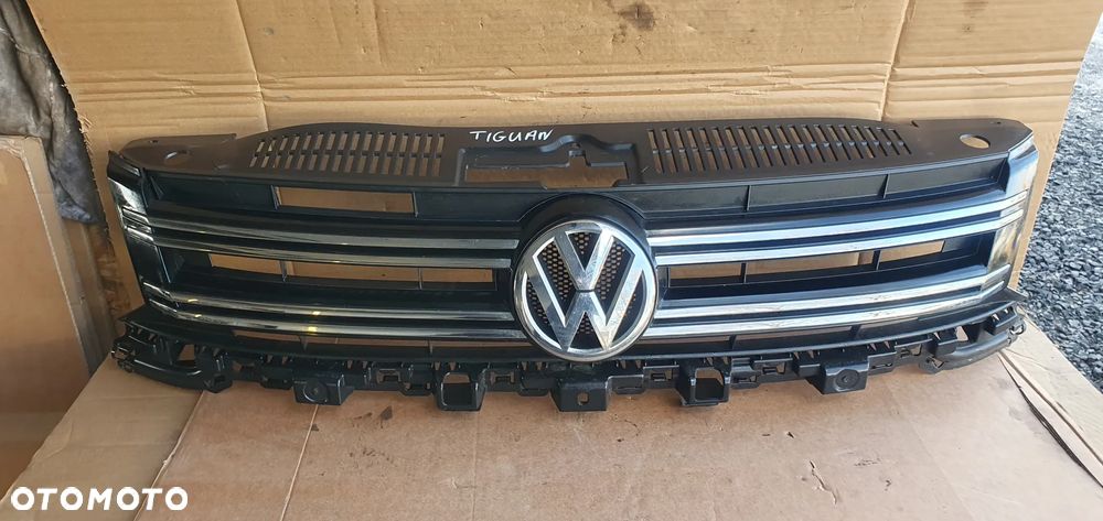 Atrapa grill emblemat VW TIGUAN I Lift - 7