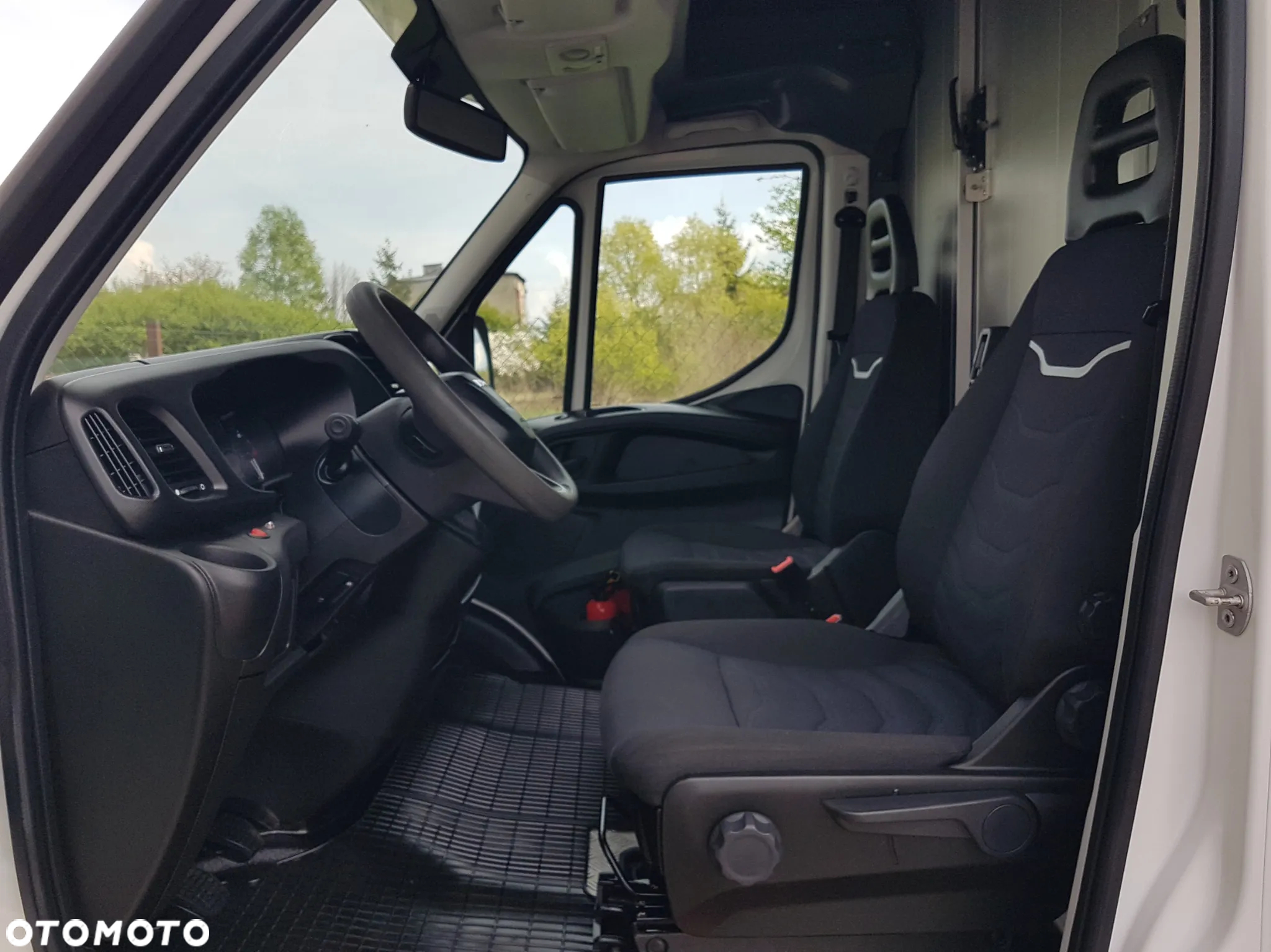 Iveco DAILY KONTENER NISKOPODŁOGOWY 4,43x2,23x2,42 SKLEP FOODTRUCK BAR KLIMA KONIOWÓZ KAMPER - 20
