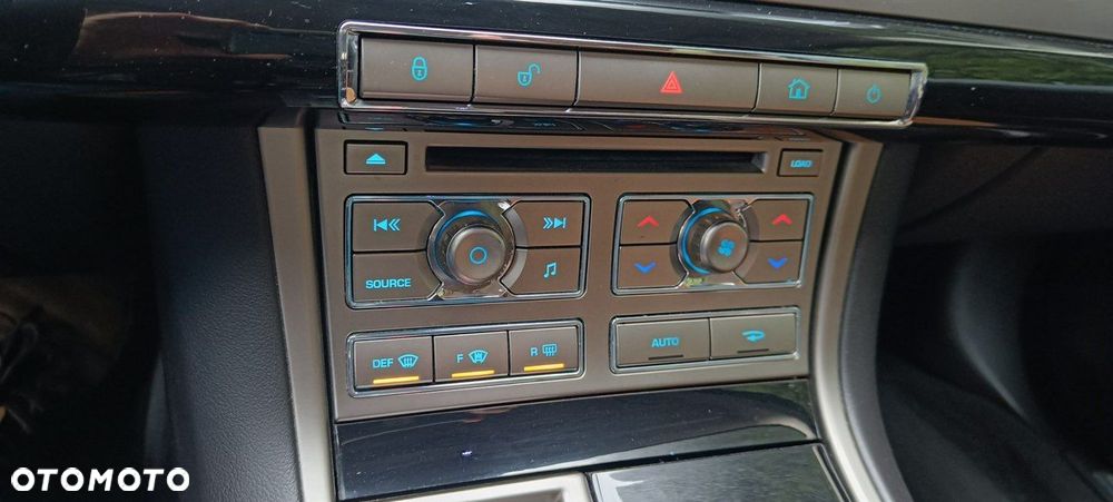 Jaguar XF 3.0 V6 D Luxury - 27