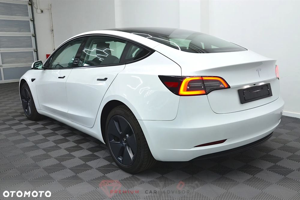 Tesla Model 3 - 6