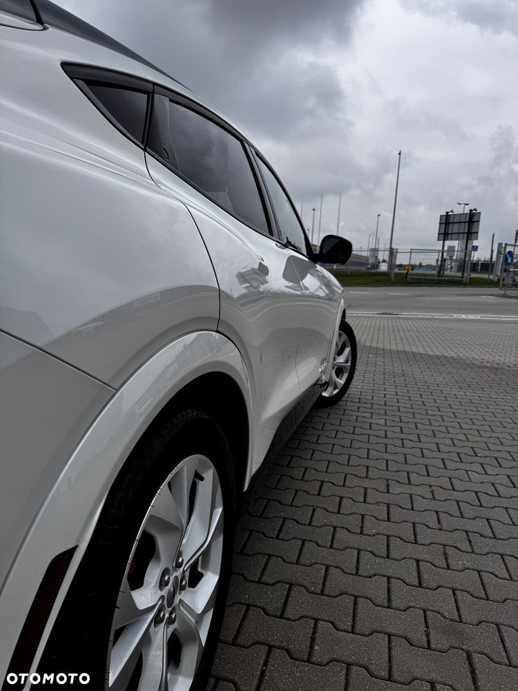 Ford Mustang Mach-E - 8