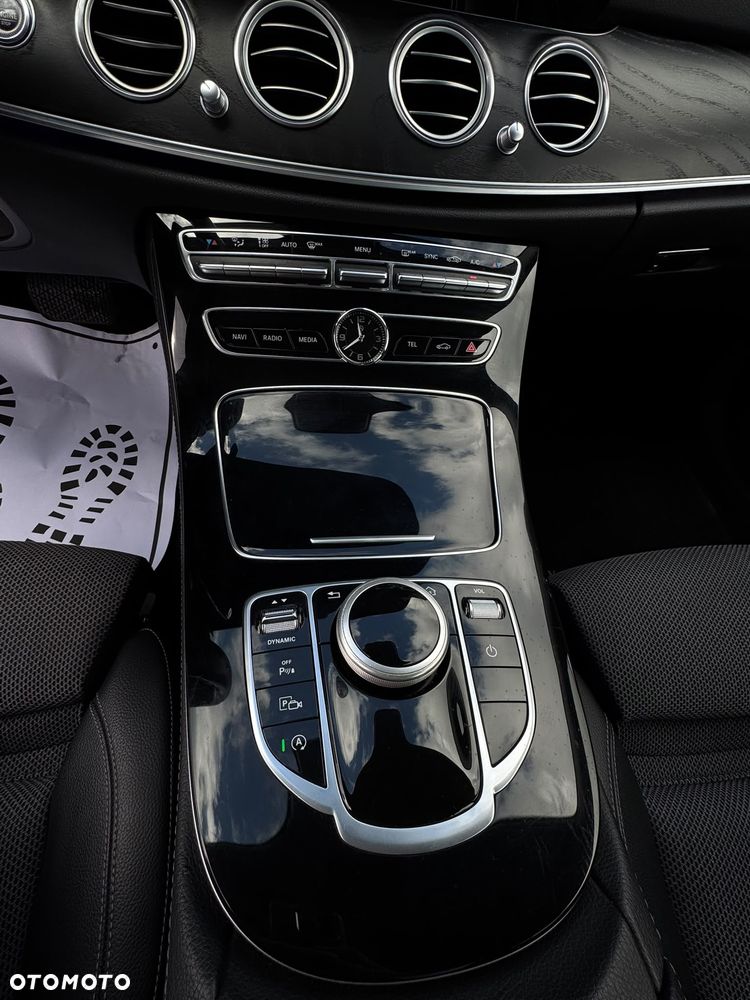 Mercedes-Benz Klasa E 220 d 9G-TRONIC - 28