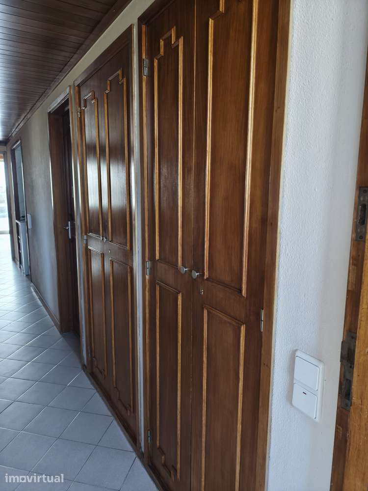DOIS apartamentos T2 e uma garagem fechada a 100 m da praia - Grande imagem: 5/13