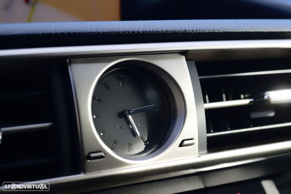 Lexus IS 300H F Sport - 38