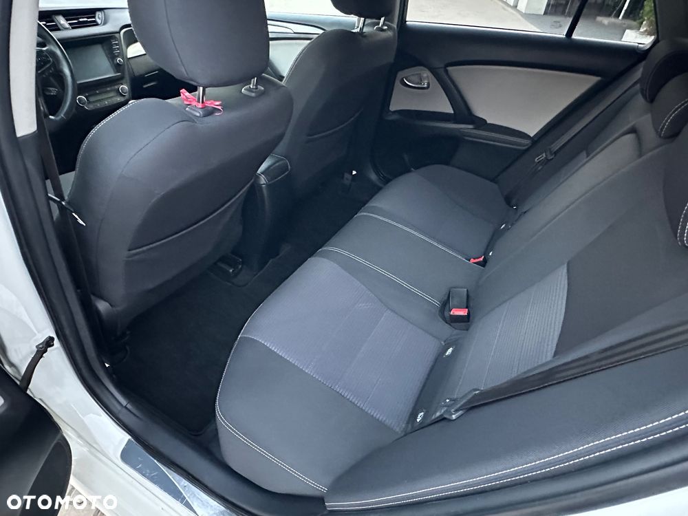 Toyota Avensis Touring Sports 1.8 Comfort - 26