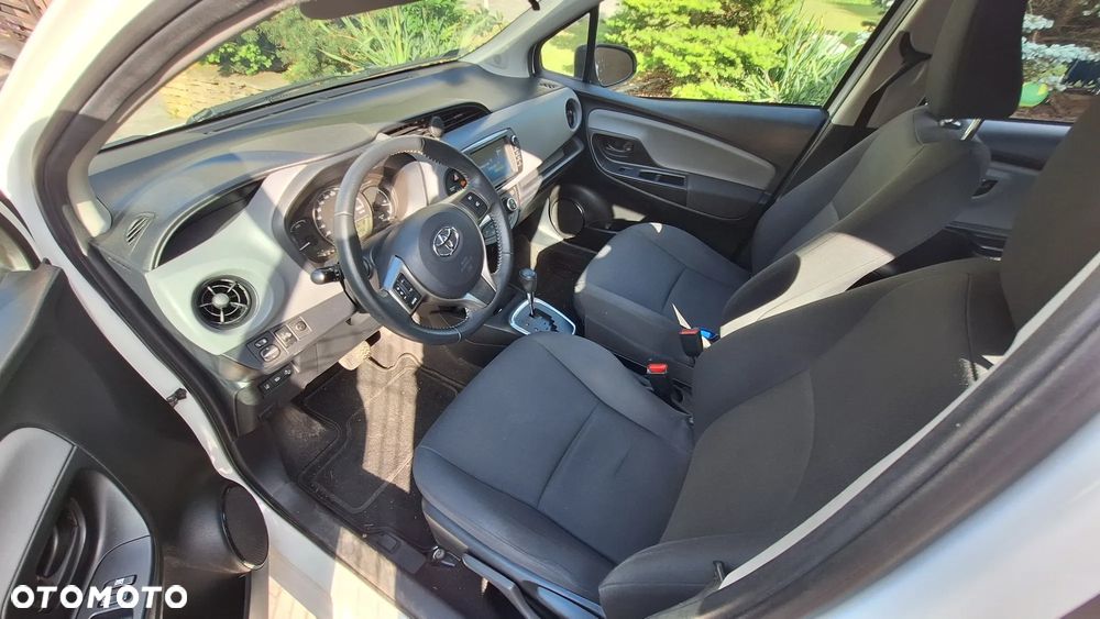 Toyota Yaris Hybrid 100 Dynamic - 5