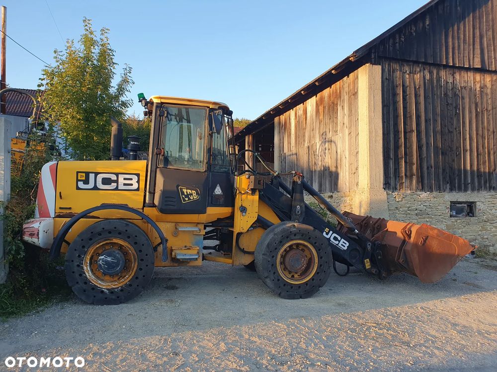 JCB - 7