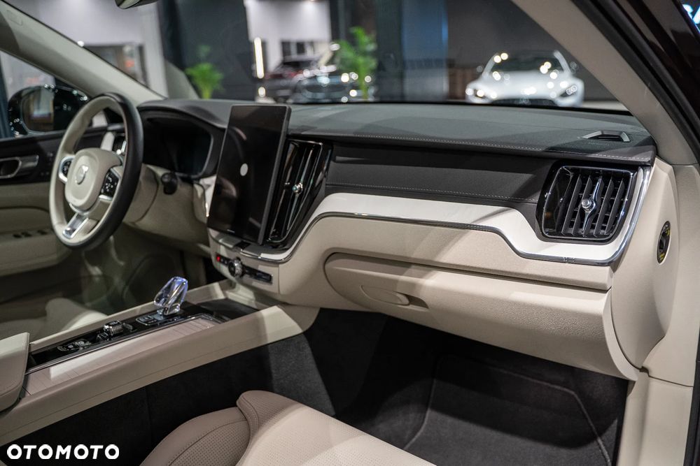 Volvo XC 60 B5 B AWD Ultra Dark - 10