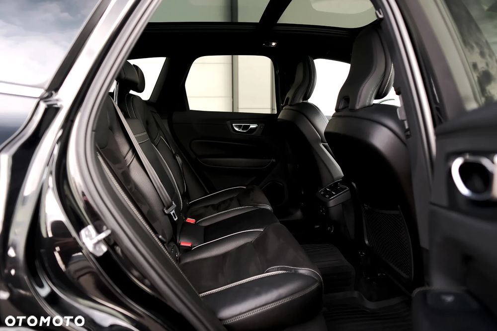 Volvo XC 60 T6 AWD Geartronic RDesign - 22