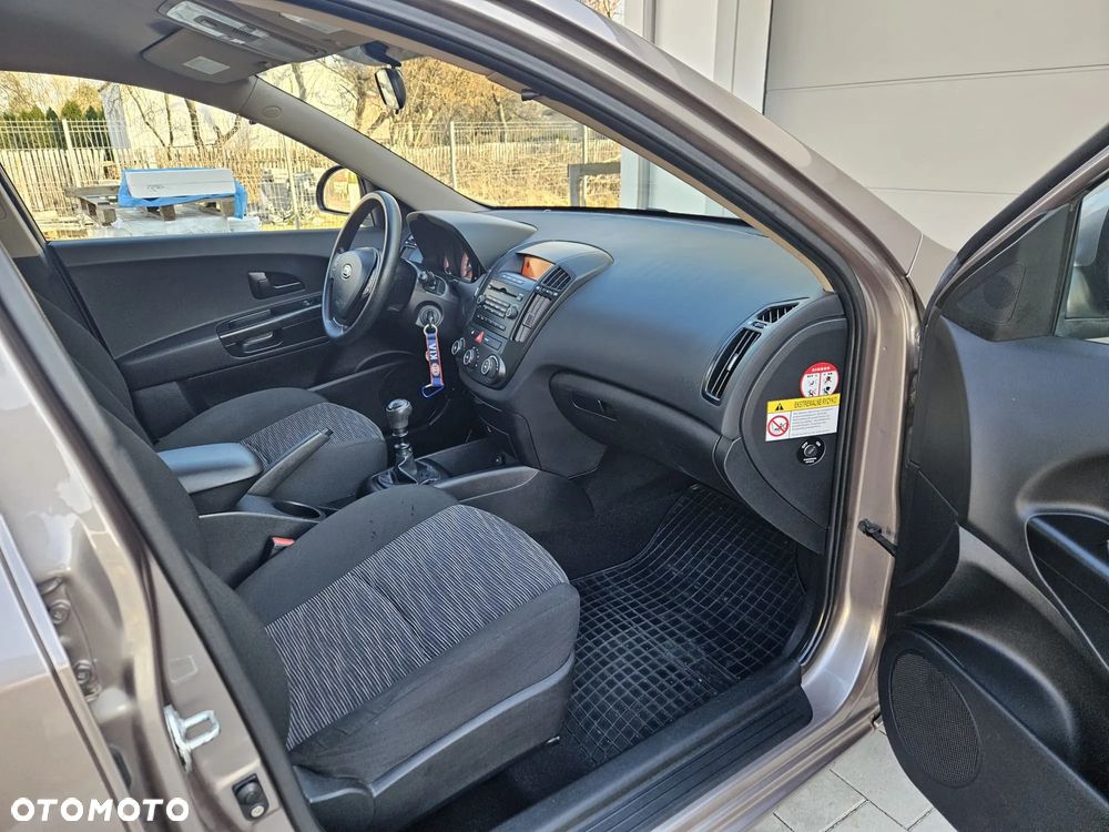 Kia Ceed 1.4 Comfort - 12