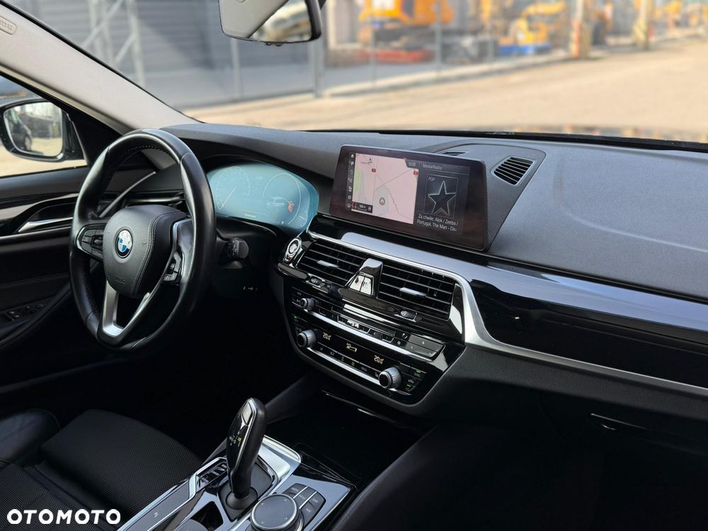 BMW Seria 5 530i Sport Line - 27