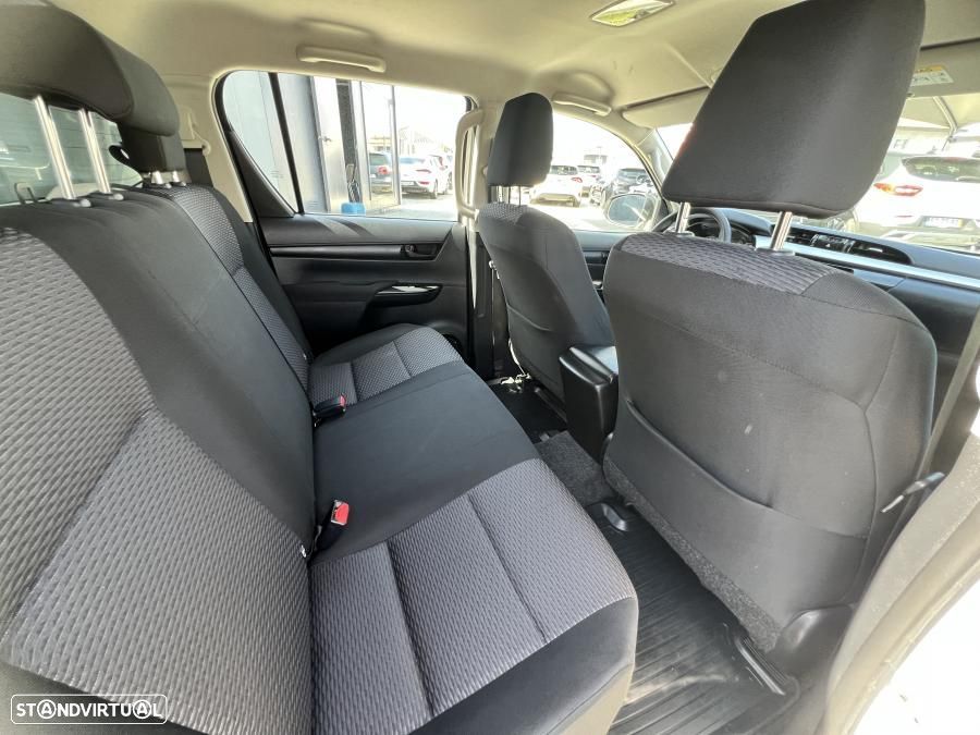 Toyota Hilux 2.4 D-4D 4WD CD CM - 21