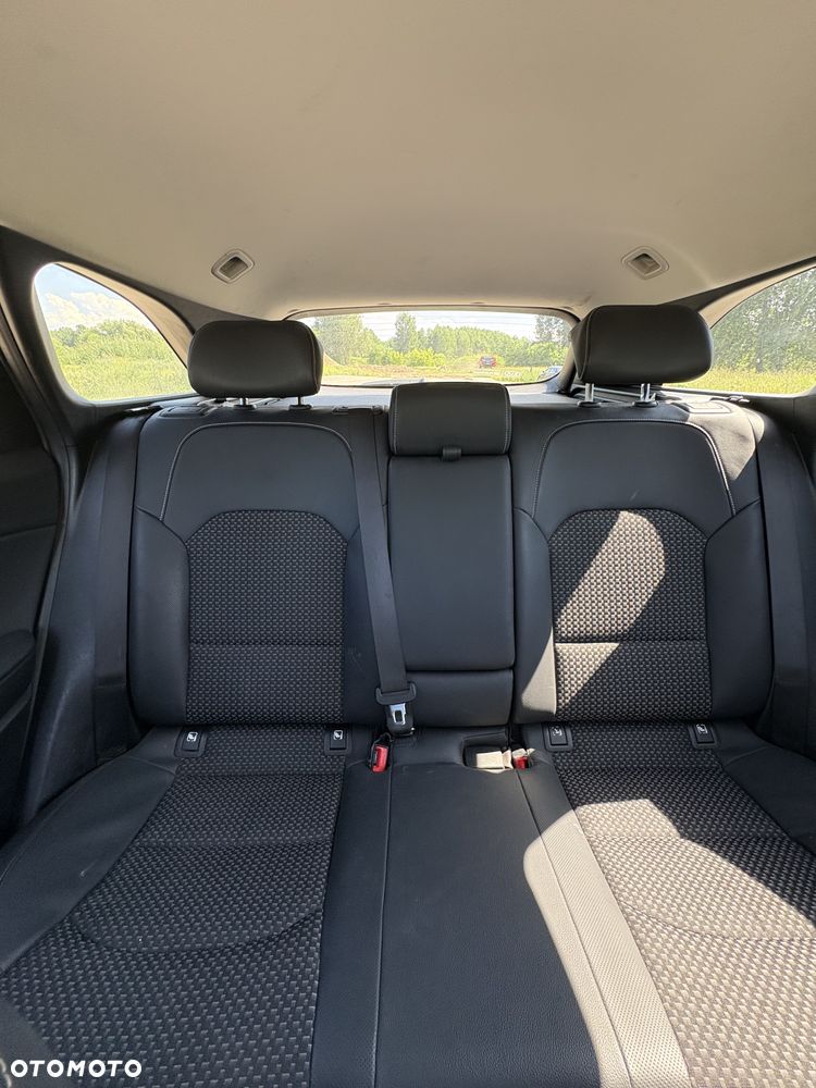 Kia Ceed 1.4 L - 5