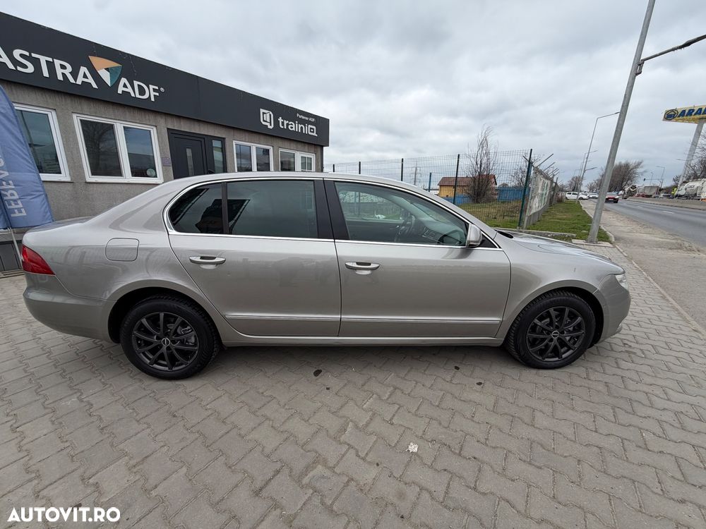 Skoda Superb 2.0 TDI Elegance DSG - 38