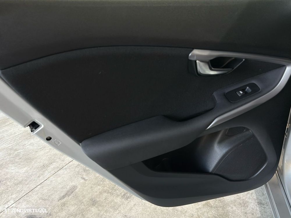 Volvo V40 2.0 D3 Momentum - 21