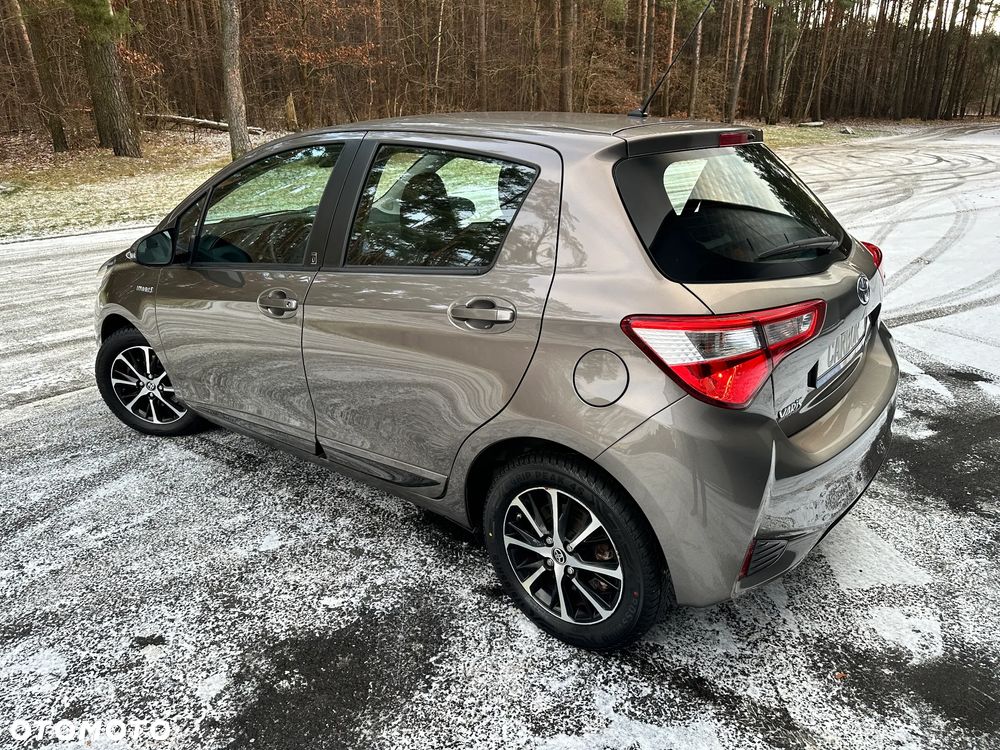 Toyota Yaris Hybrid 100 Business Edition - 14