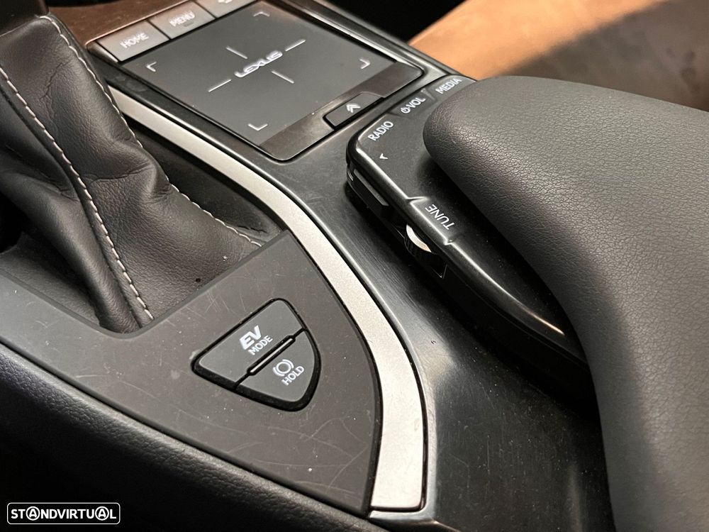 Lexus UX 250h Business - 36