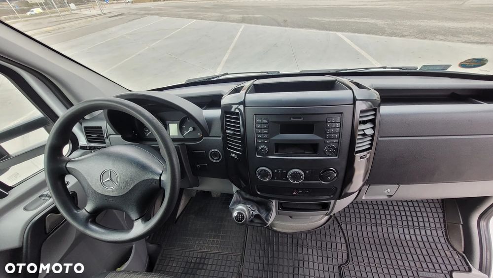 Mercedes-Benz Sprinter - 20