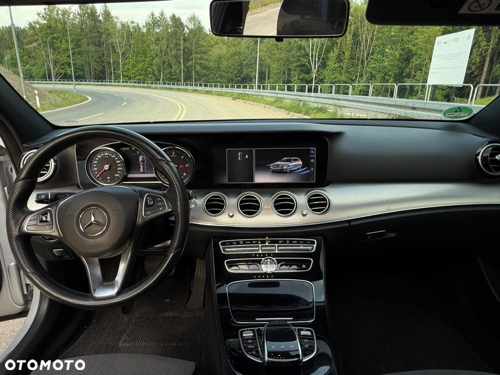 Mercedes-Benz Klasa E 220 d 9G-TRONIC - 27