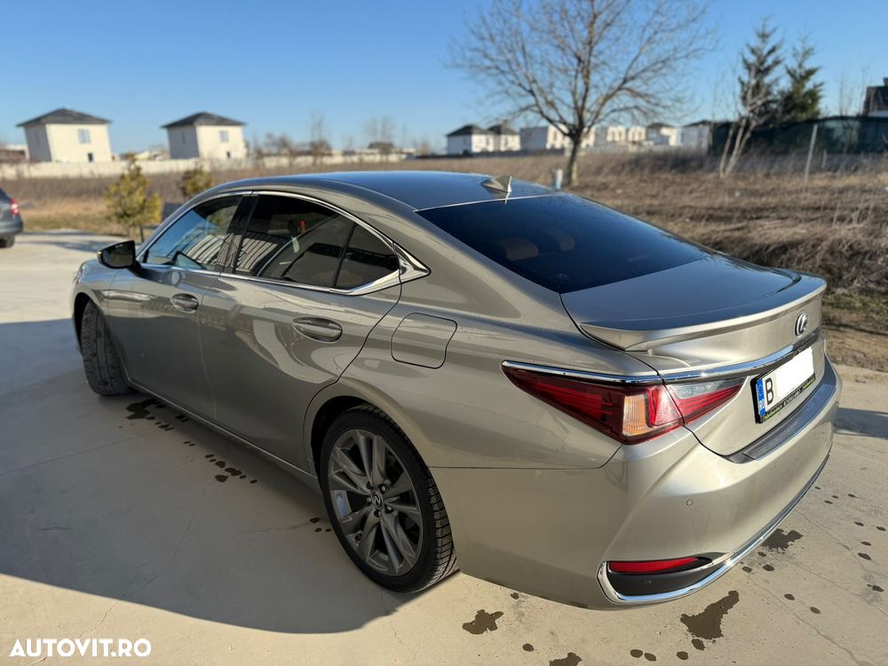Lexus Seria ES 300h Executive - 26