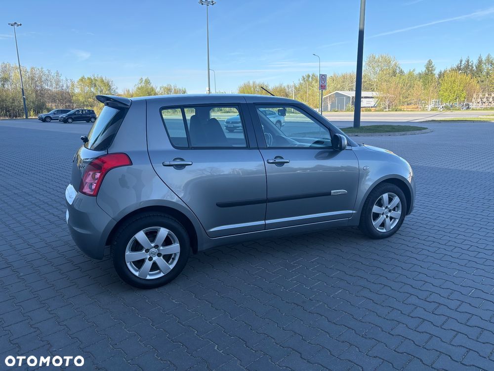 Suzuki Swift 1.3 Sakura - 4