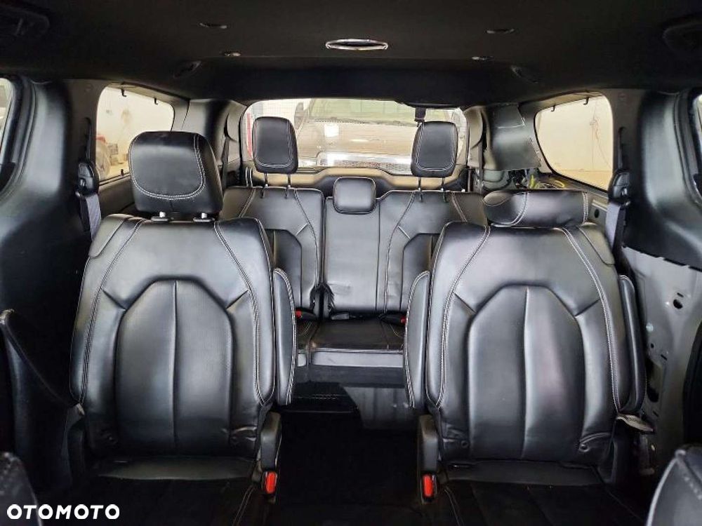 Chrysler Pacifica - 8