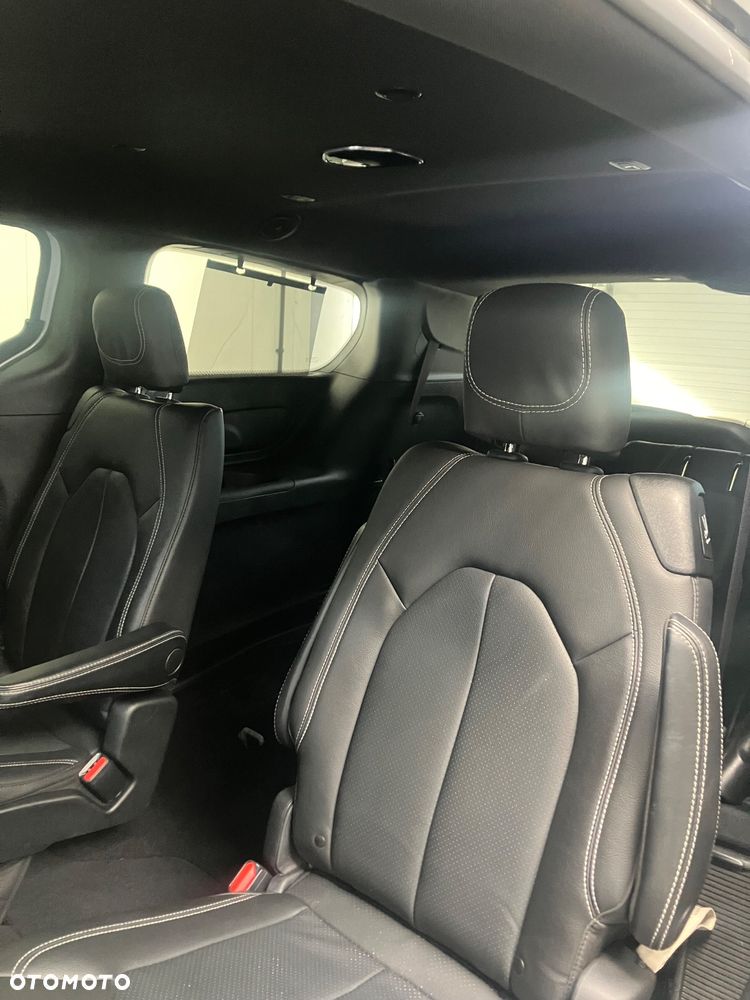 Chrysler Pacifica - 11