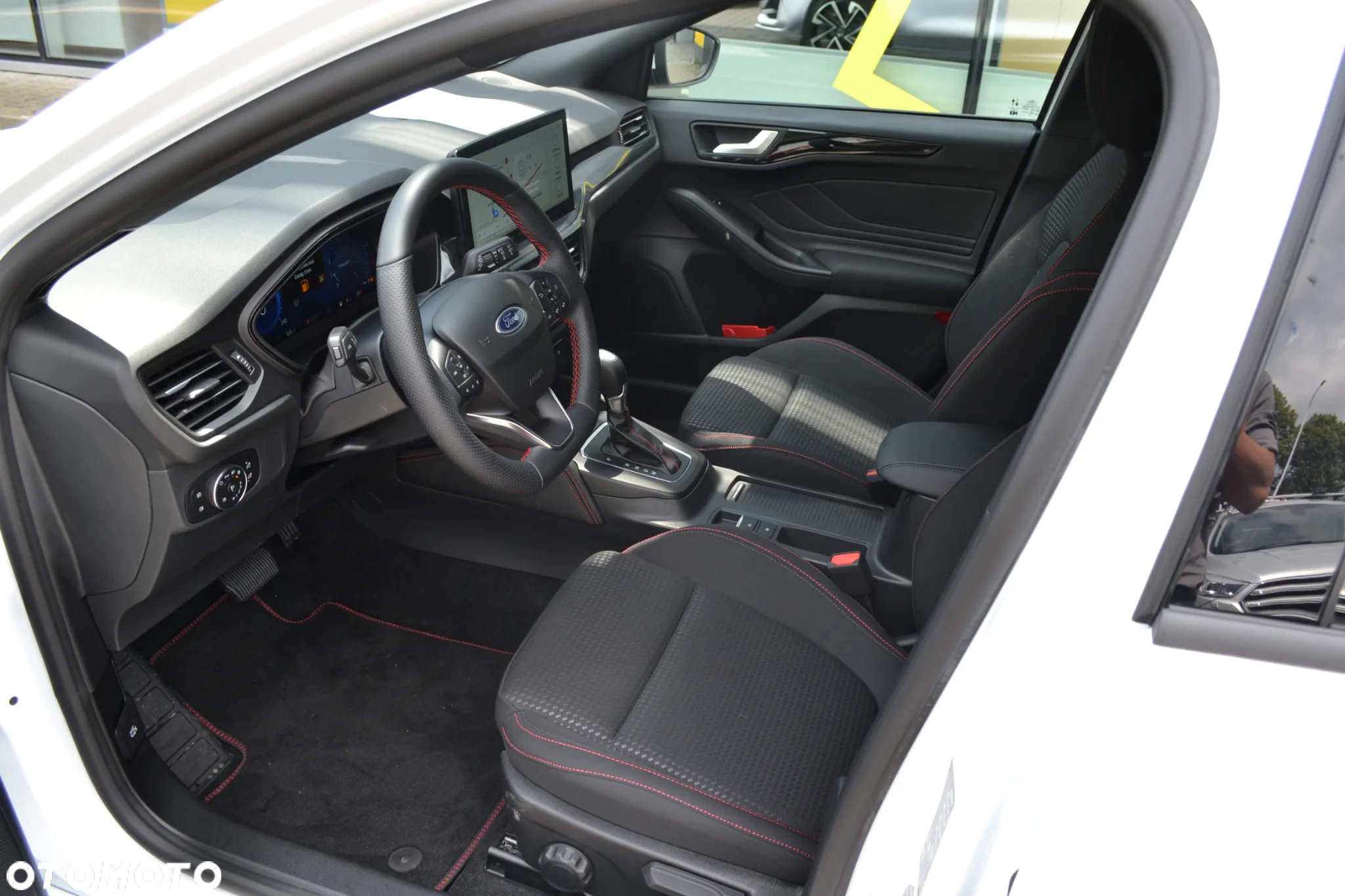 Ford Focus 1.0 EcoBoost Hybrid ST-LINE - 14