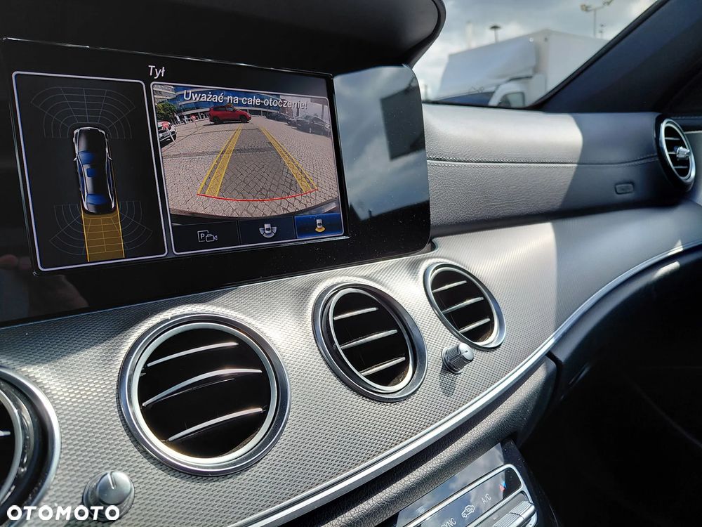 Mercedes-Benz Klasa E 220 d 4-Matic 9G-TRONIC - 19