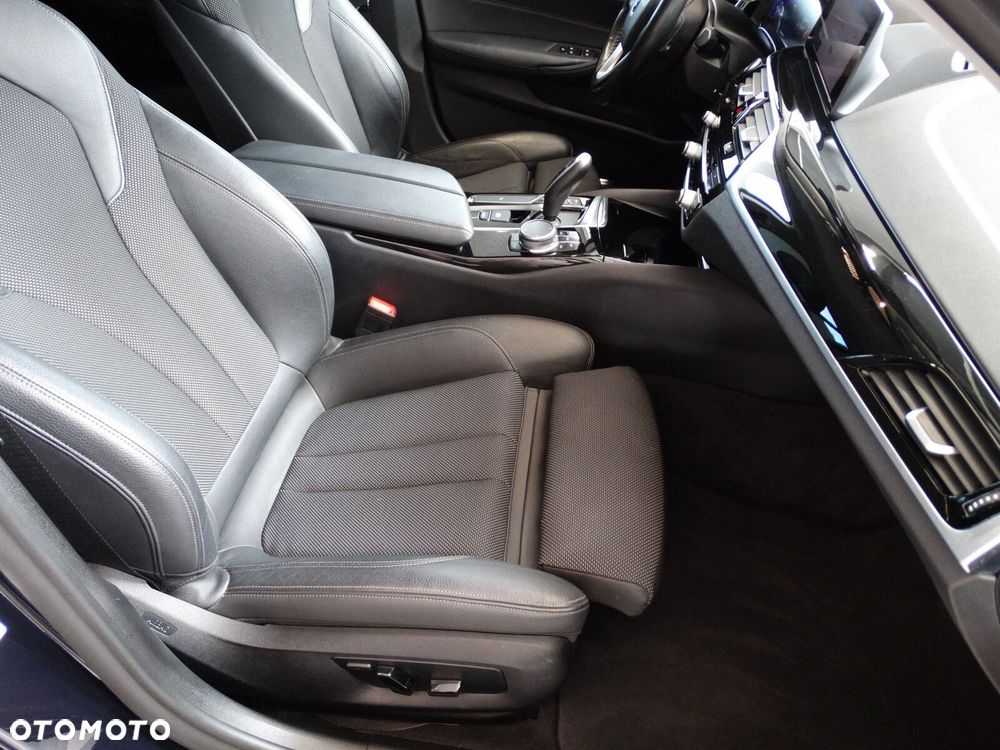 BMW Seria 5 525d Luxury Line sport - 24