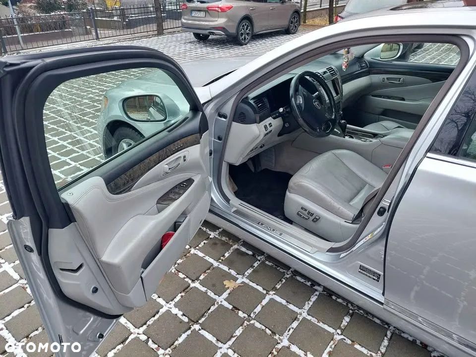 Lexus LS - 5